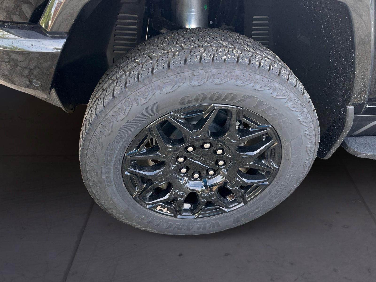 New 2026 GMC Hummer EV 4x4 Crew Cab image 9