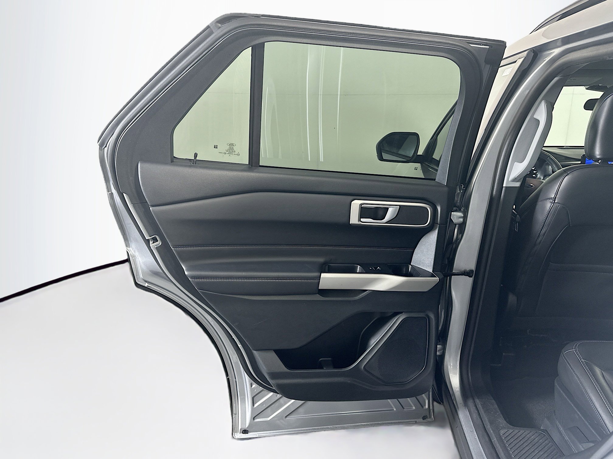 Used 2024 Ford Explorer XLT w/ Equipment Group 202A image 27