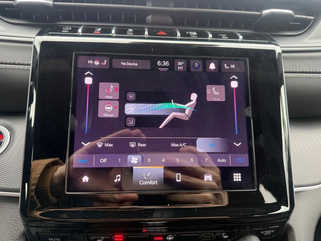 New 2025 Jeep Grand Cherokee Laredo w/ Luxury Tech Group I image 26