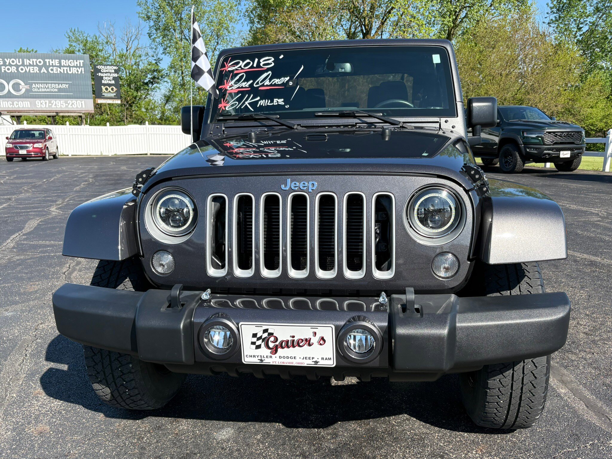 Used 2018 Jeep Wrangler Sahara w/ Connectivity Group AWD/4WD image 3