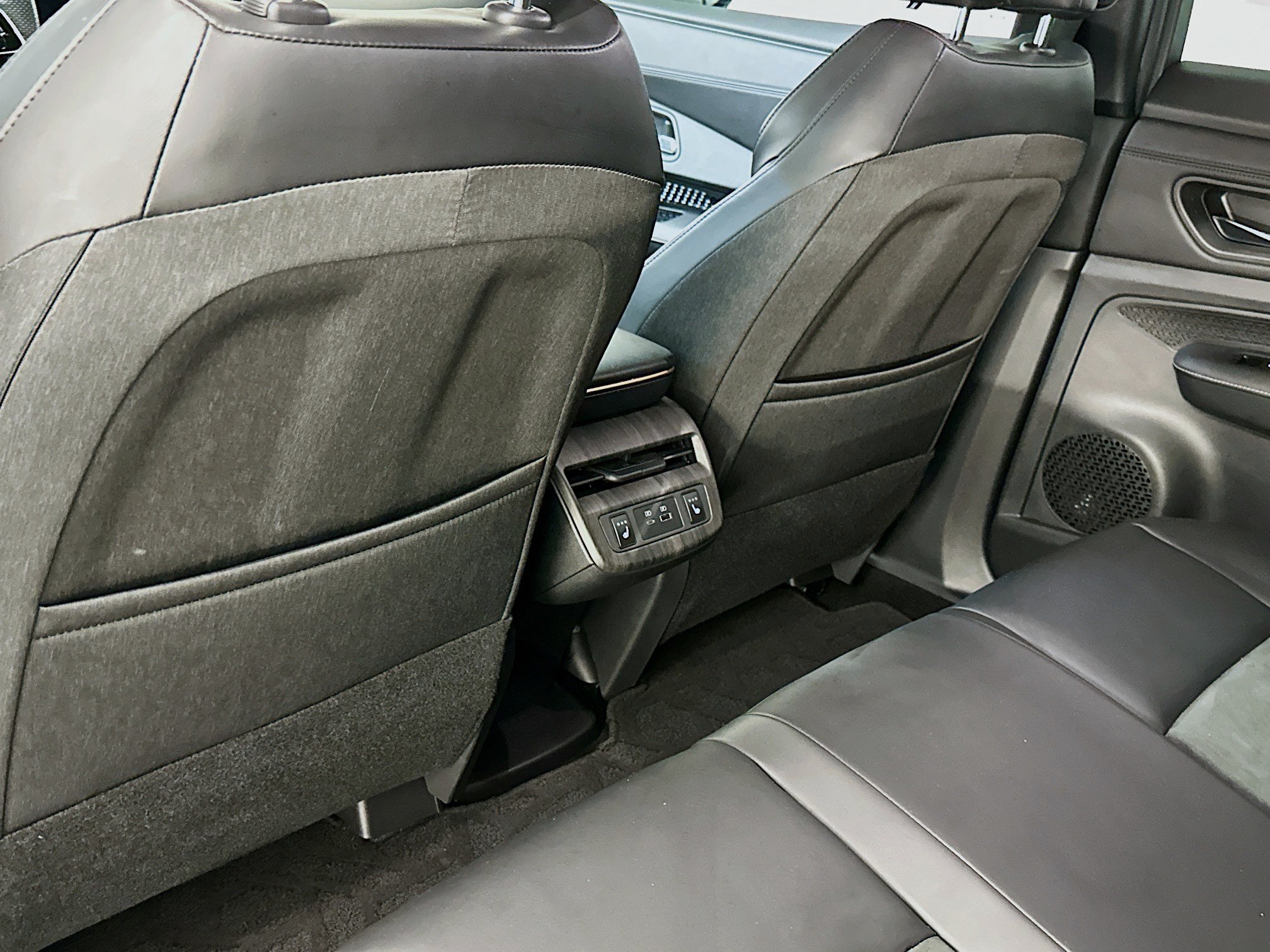 Used 2024 Nissan Ariya AWD image 28