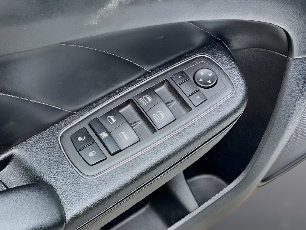 Used 2023 Dodge Charger R/T w/ Plus Group RWD image 17