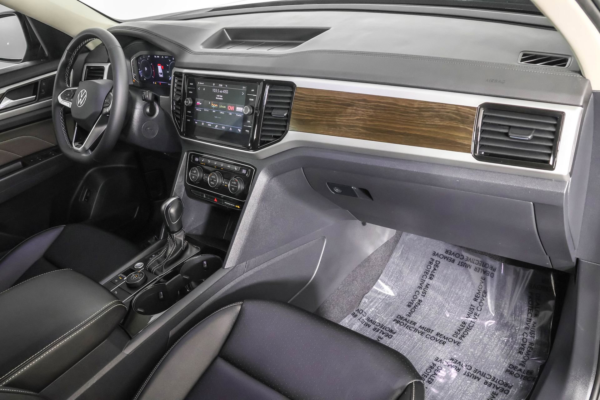 Used 2023 Volkswagen Atlas SE w/ Black Wheel Package image 45