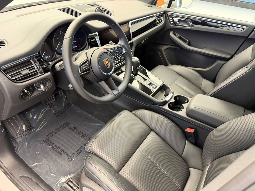 Used 2026 Porsche Macan AWD/4WD image 4