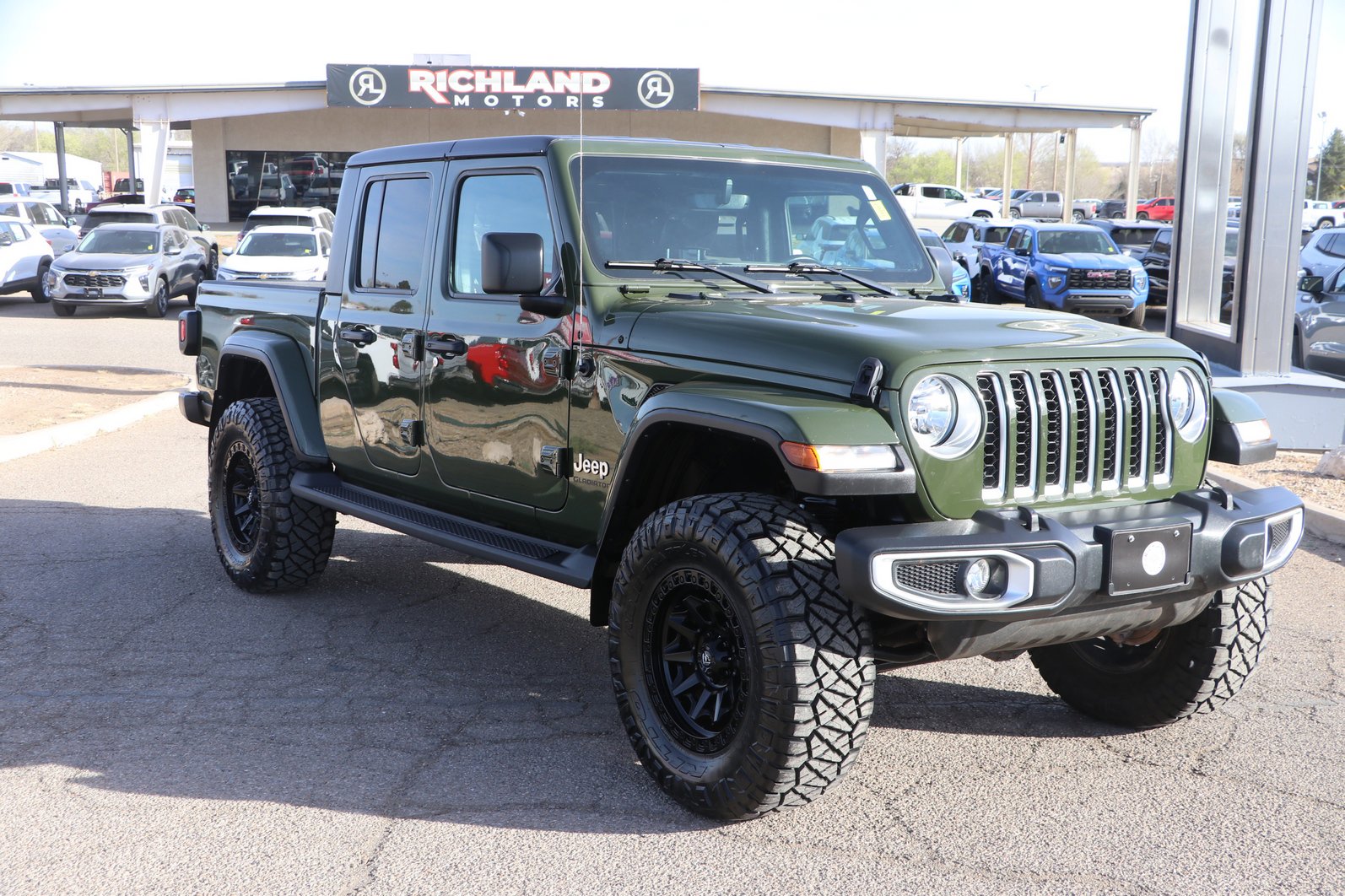 Used 2022 Jeep Gladiator Overland w/ Popular Equipment Package image 1