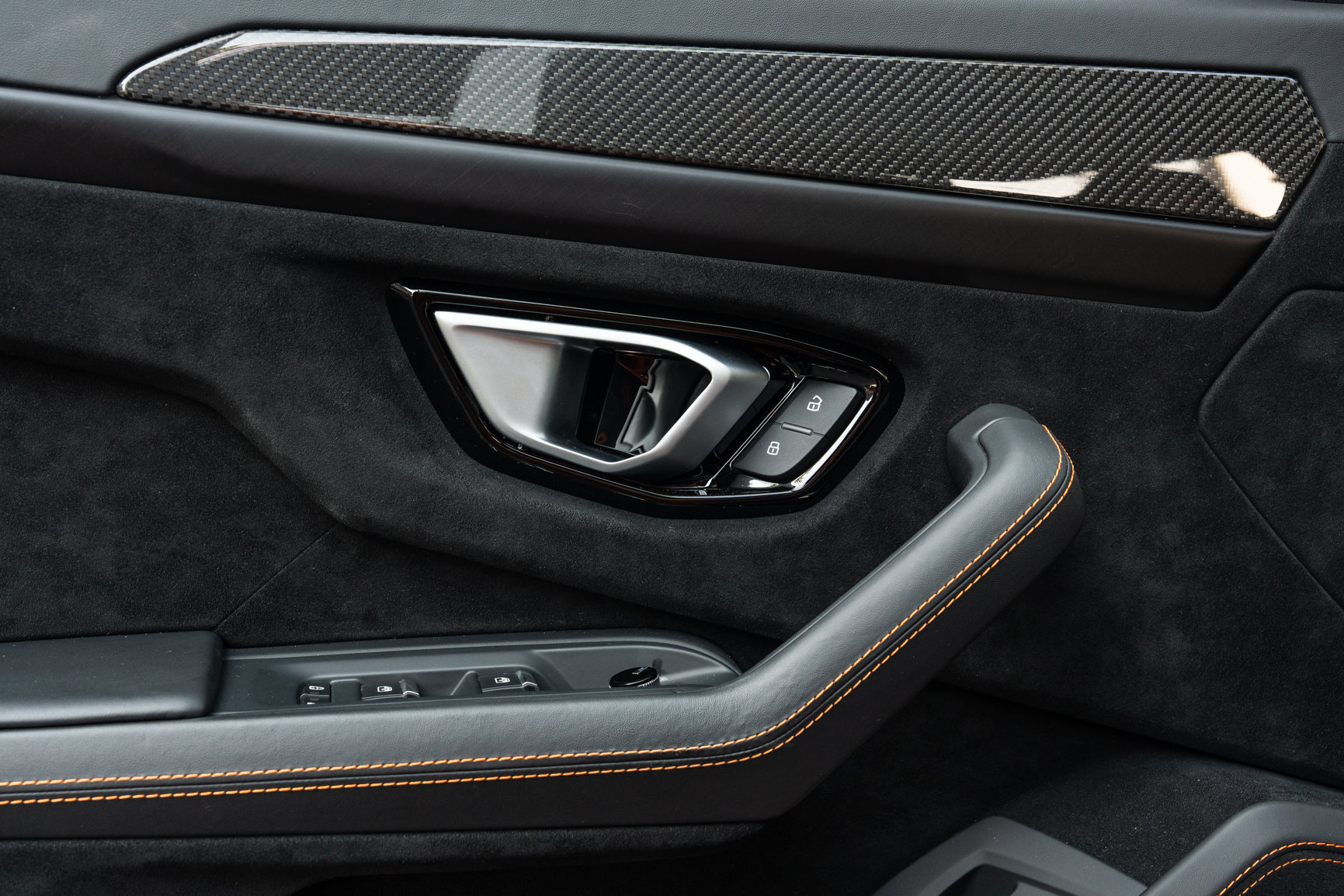 Used 2024 Lamborghini Urus Performante AWD/4WD image 38