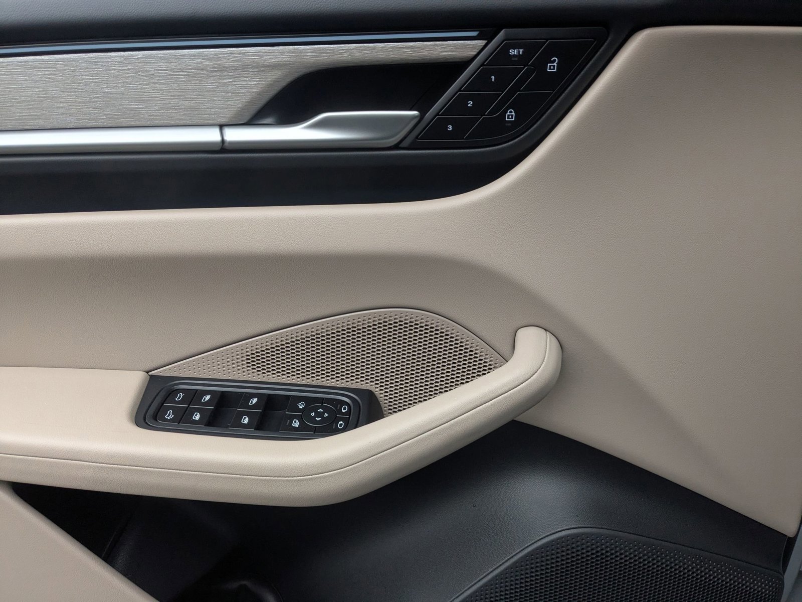 New 2026 Porsche Macan 4 Electric AWD/4WD image 13