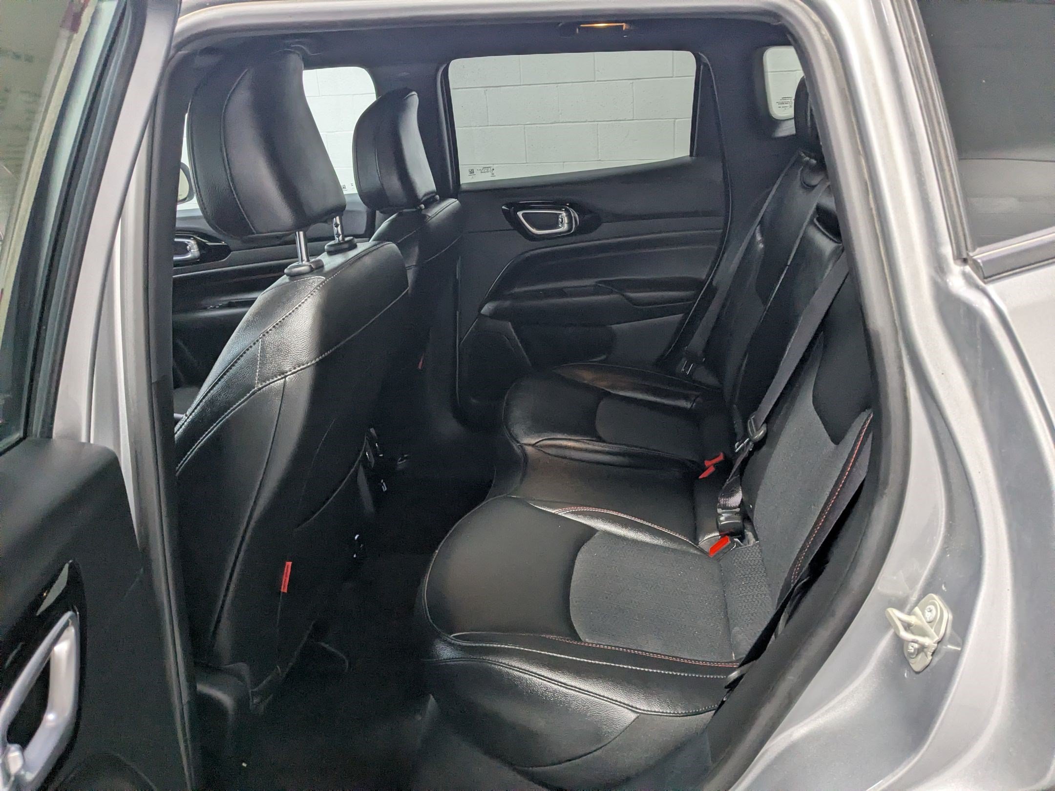 Used 2023 Jeep Compass Trailhawk w/ Trailhawk Convenience Group AWD/4WD image 23