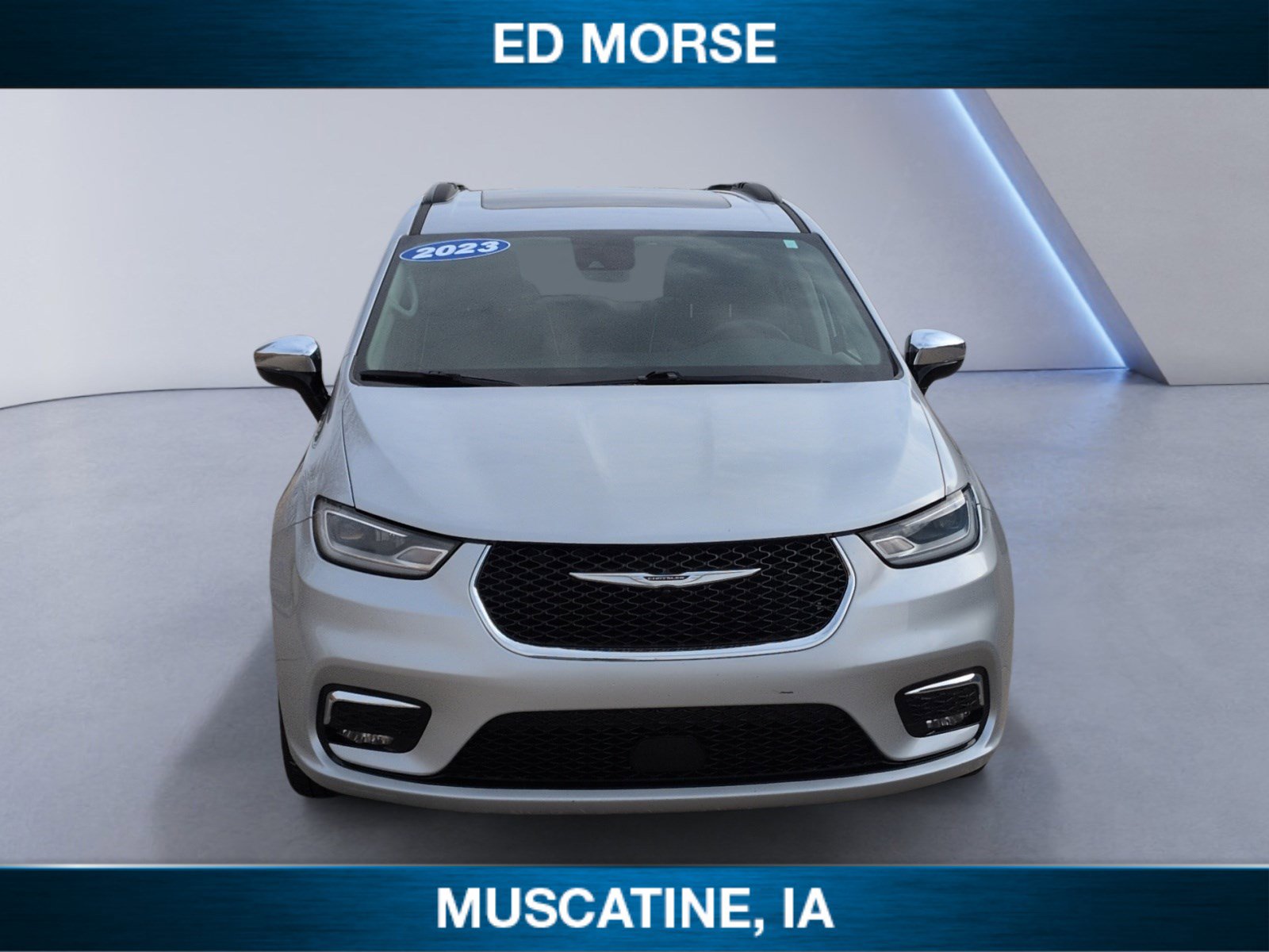 Used 2023 Chrysler Pacifica Limited FWD image 8