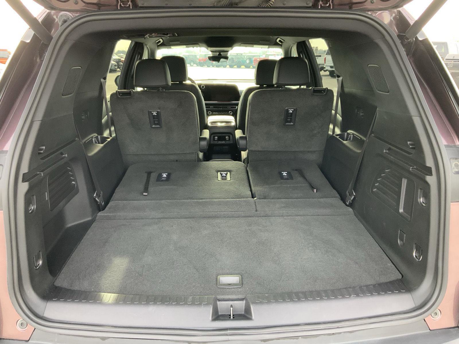 Used 2024 Chevrolet Traverse Z71 w/ Enhanced Driving Package image 12