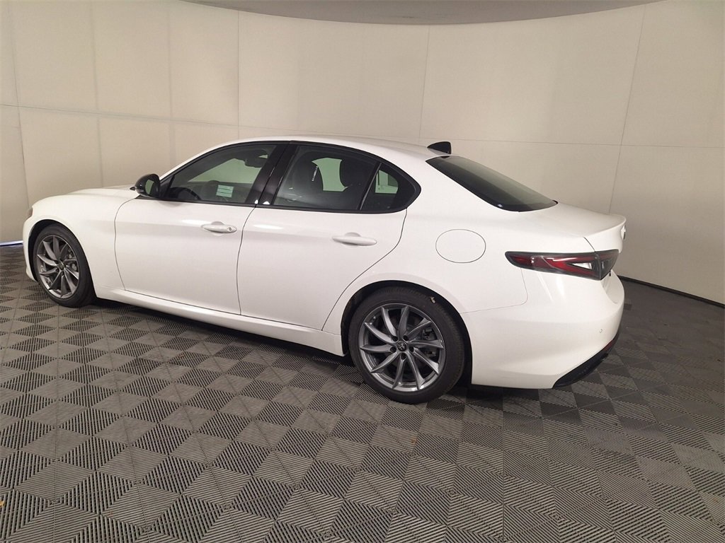 New 2025 Alfa Romeo Giulia image 9
