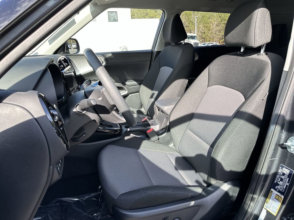 Used 2025 Kia Soul S image 13