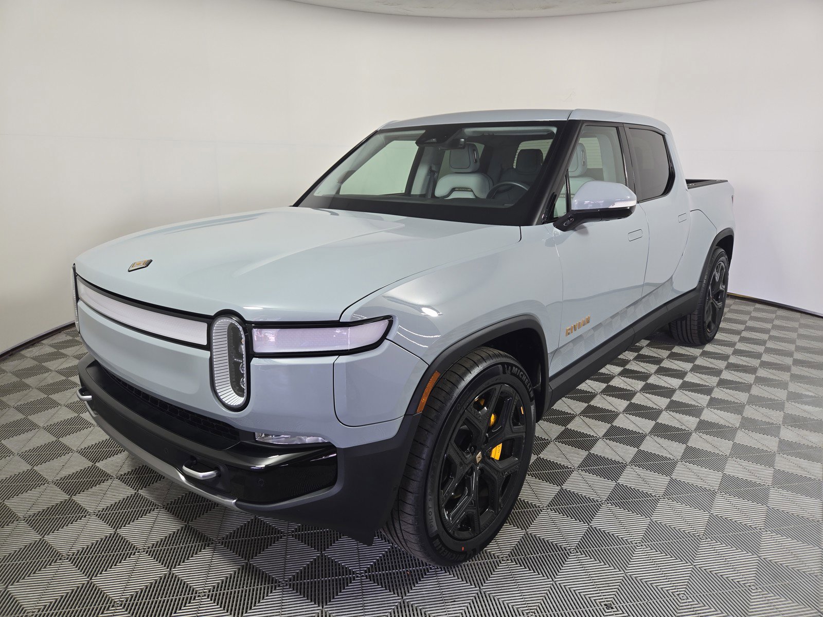 Used 2023 Rivian R1T Adventure AWD/4WD image 1