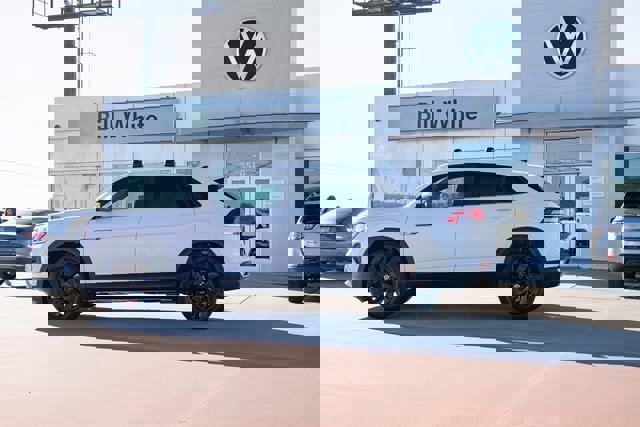 New 2026 Volkswagen Atlas Cross Sport SE image 3