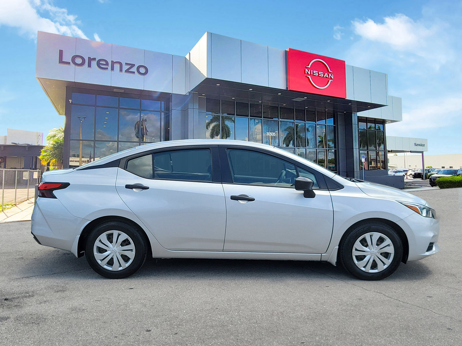 Used 2021 Nissan Versa S FWD image 4