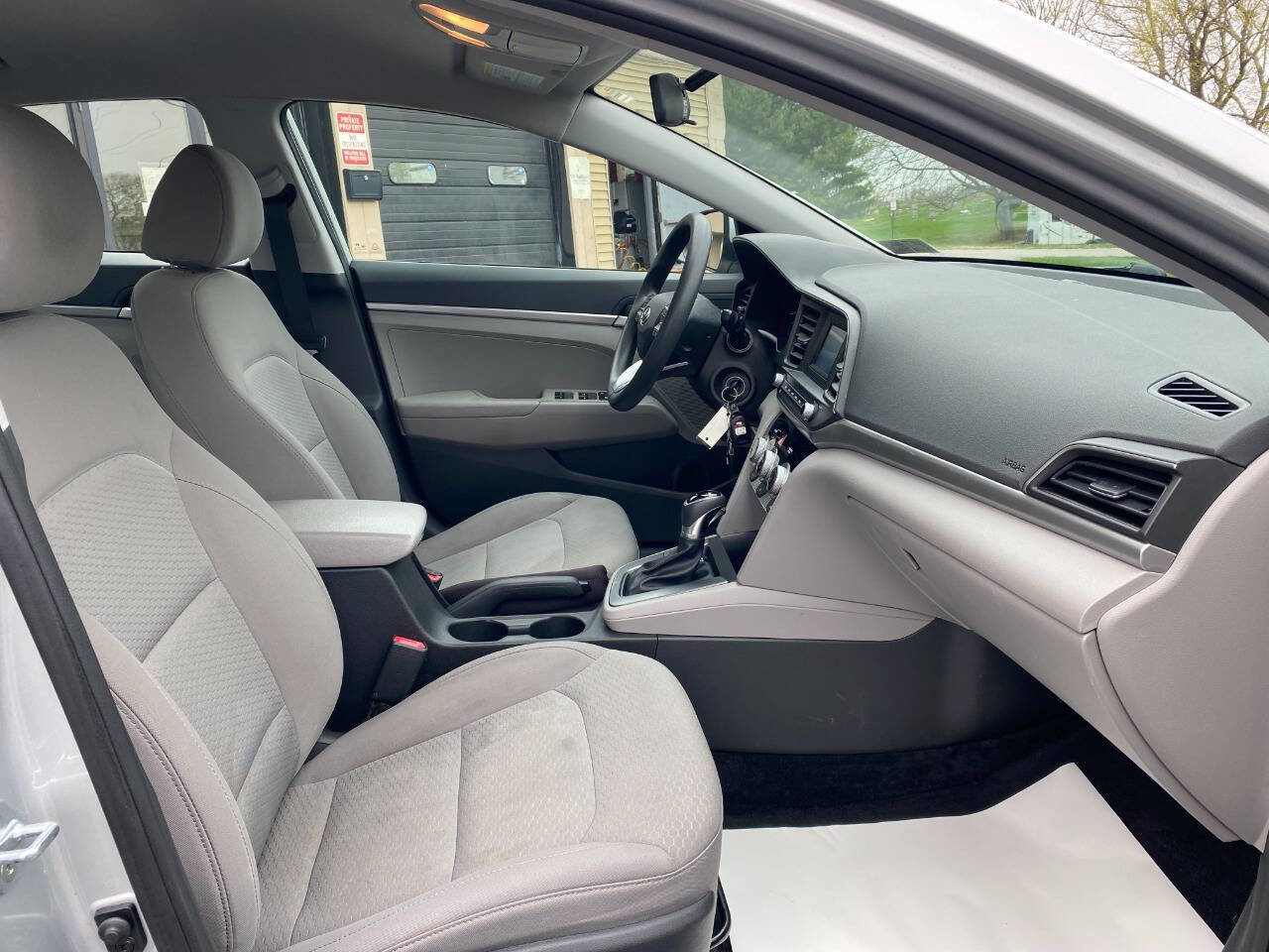 Used 2019 Hyundai Elantra SE image 28