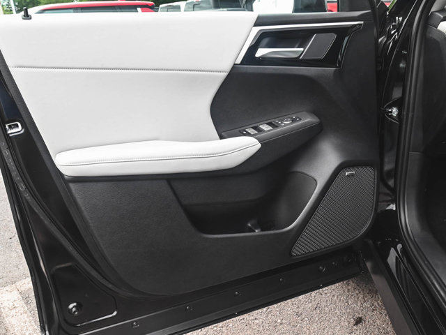 New 2025 Mitsubishi Outlander SE image 8