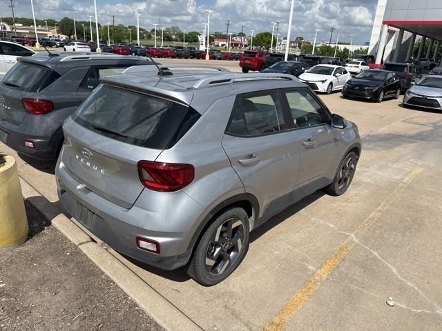 Used 2025 Hyundai Venue SEL image 8