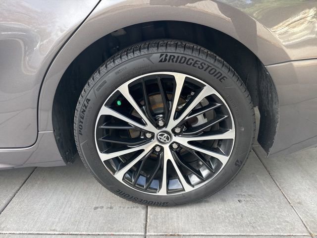 Used 2020 Toyota Camry SE image 12