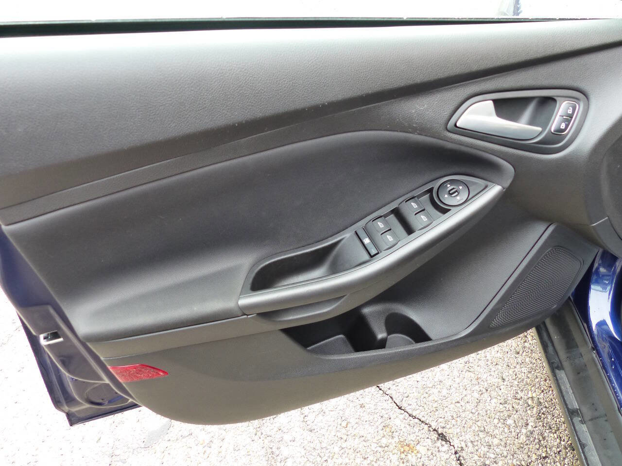 Used 2017 Ford Focus SEL image 20