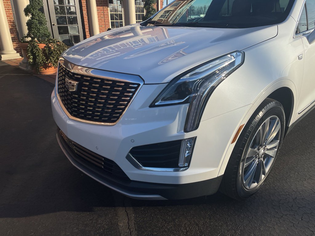 Used 2023 Cadillac XT5 Premium Luxury image 2