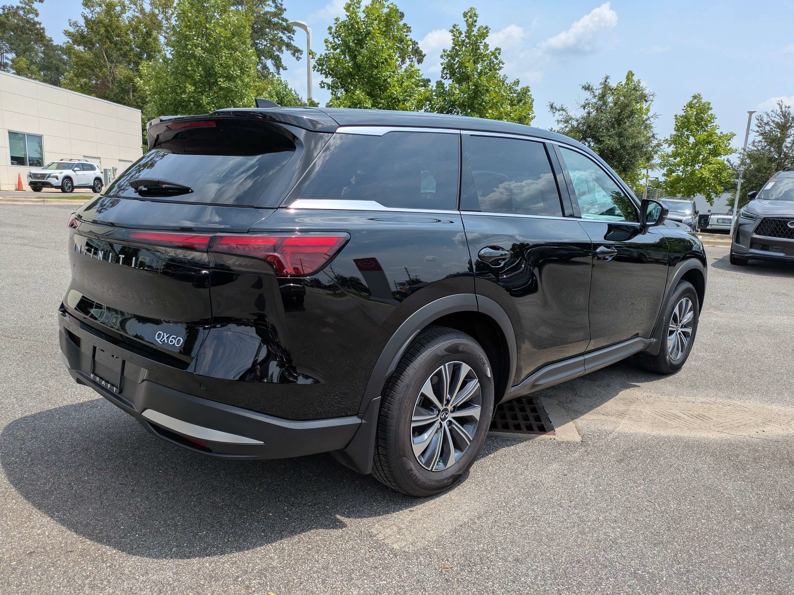 Used 2026 INFINITI QX60 Pure w/ Cargo Package FWD image 4