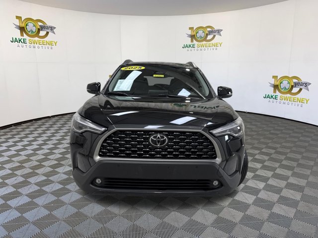 Used 2025 Toyota Corolla Cross XLE FWD image 3