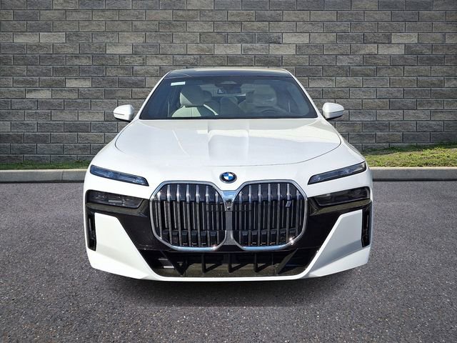 New 2026 BMW i7 xDrive60 w/ Executive Package image 2