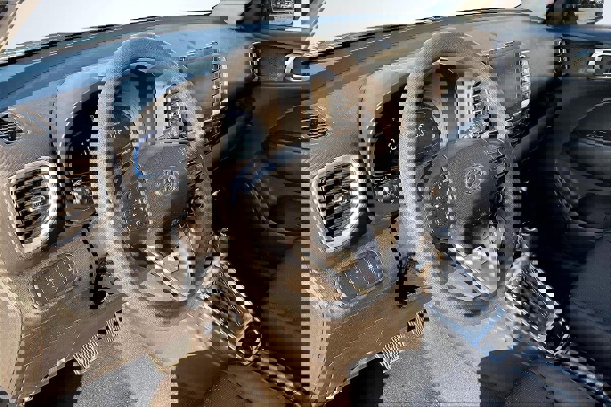 Used 2024 Hyundai Venue SE image 14