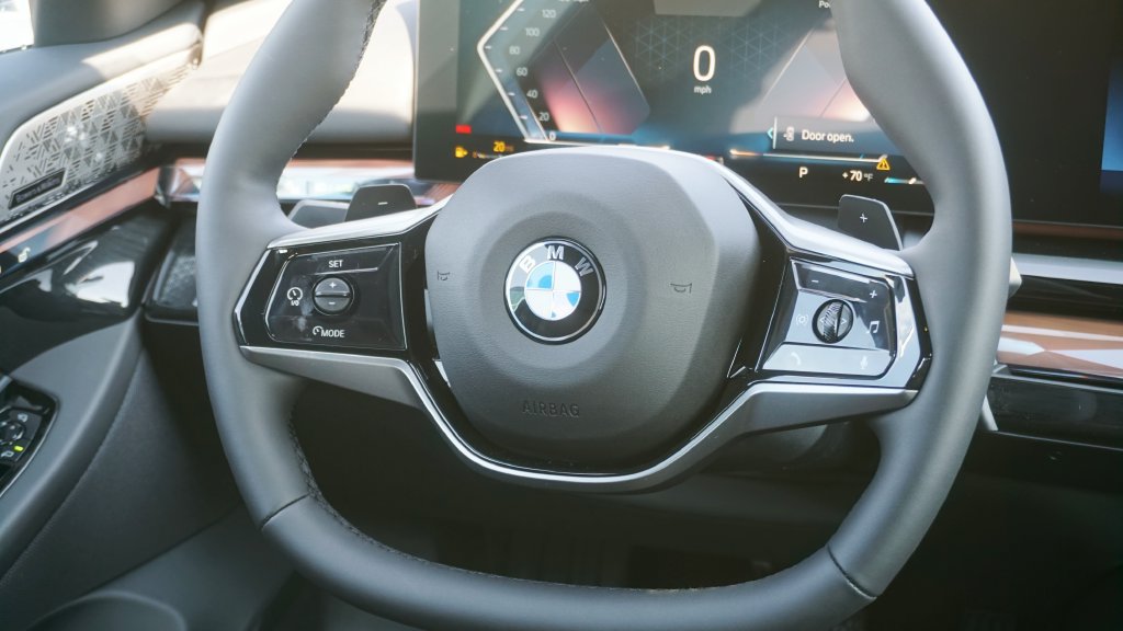 New 2027 BMW 530i xDrive w/ Premium Package AWD/4WD image 17