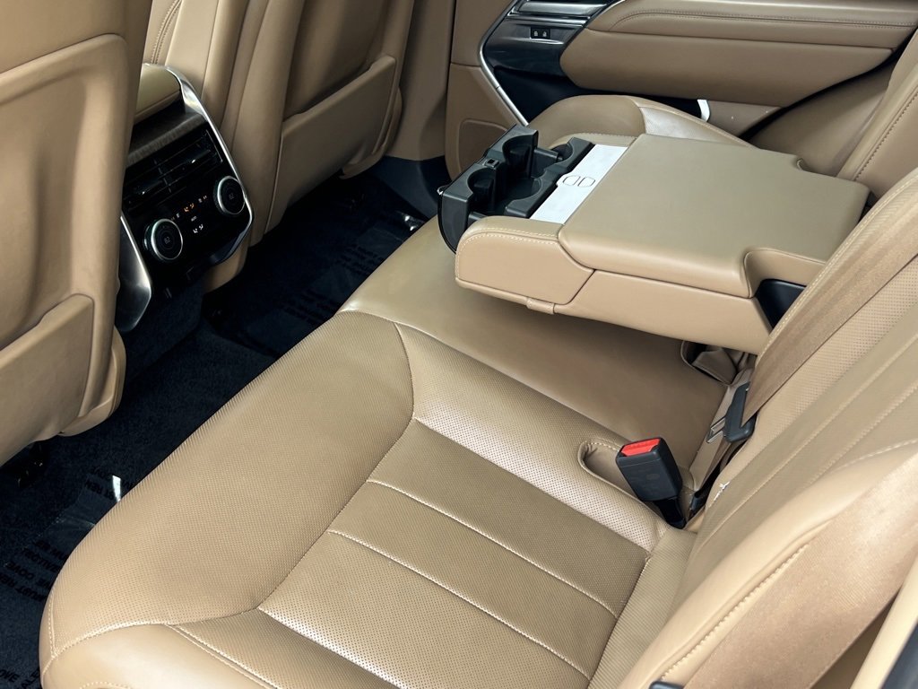 Used 2023 Land Rover Range Rover SE image 20