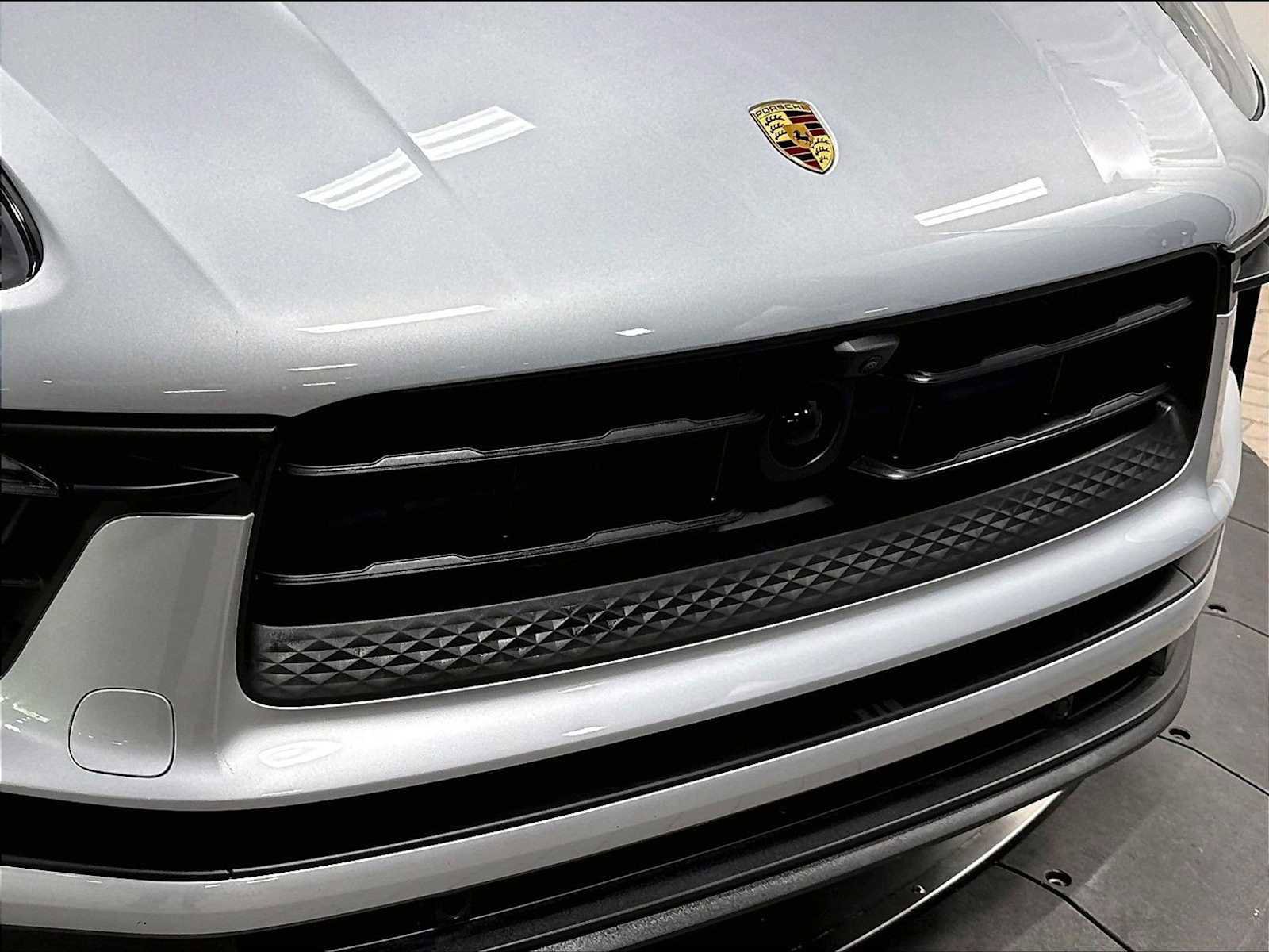 Used 2026 Porsche Macan AWD/4WD image 32