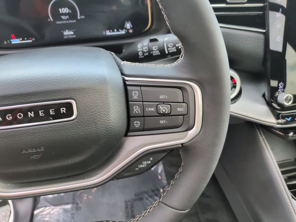 Certified 2025 Jeep Wagoneer Series II w/ Premium Group I AWD/4WD image 26