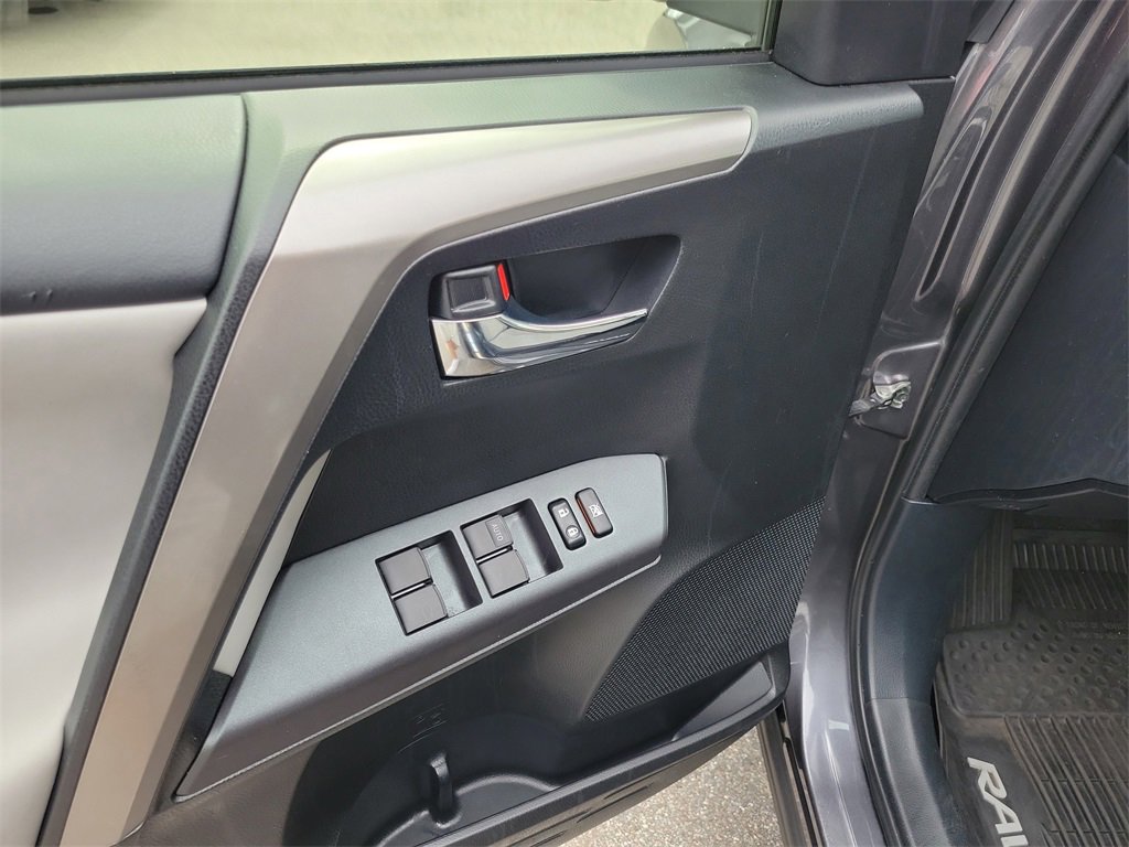 Used 2018 Toyota RAV4 XLE image 24