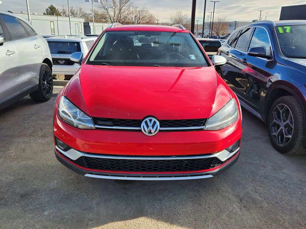 Used 2018 Volkswagen Golf Alltrack image 2