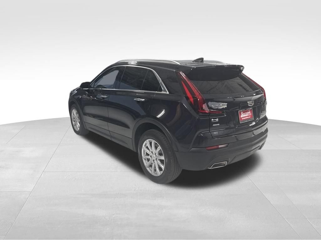 Used 2023 Cadillac XT4 Luxury w/ Cold Weather Package AWD/4WD image 3