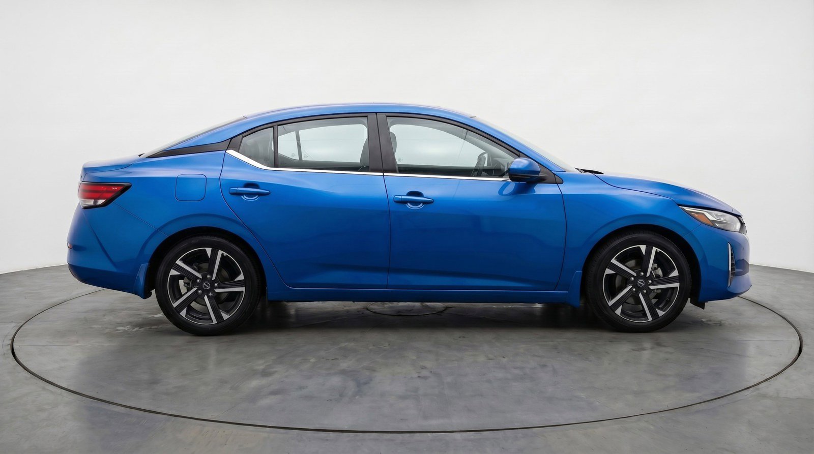 Used 2025 Nissan Sentra SV FWD image 8