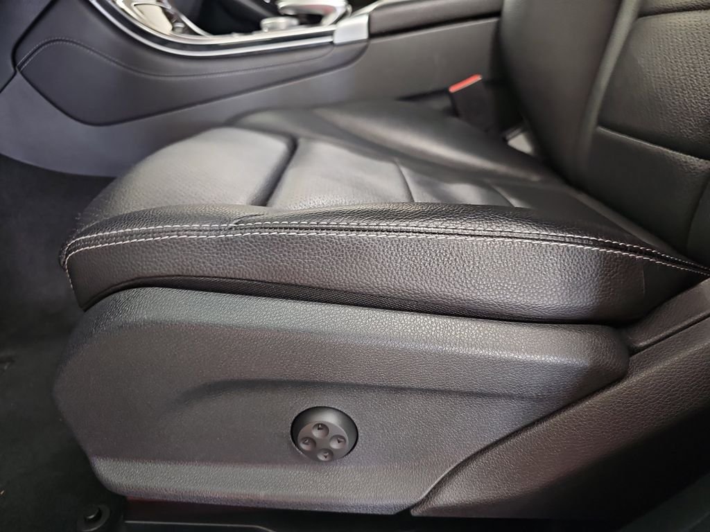 Used 2016 Mercedes-Benz GLC 300 4MATIC image 32