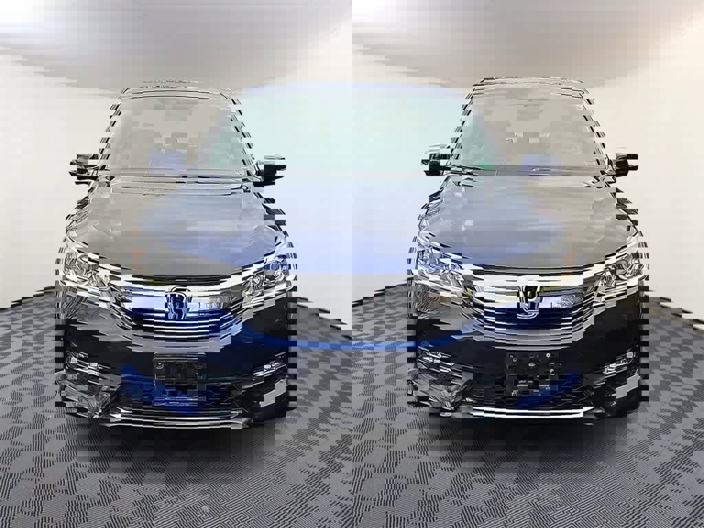 Used 2017 Honda Accord EX-L image 2