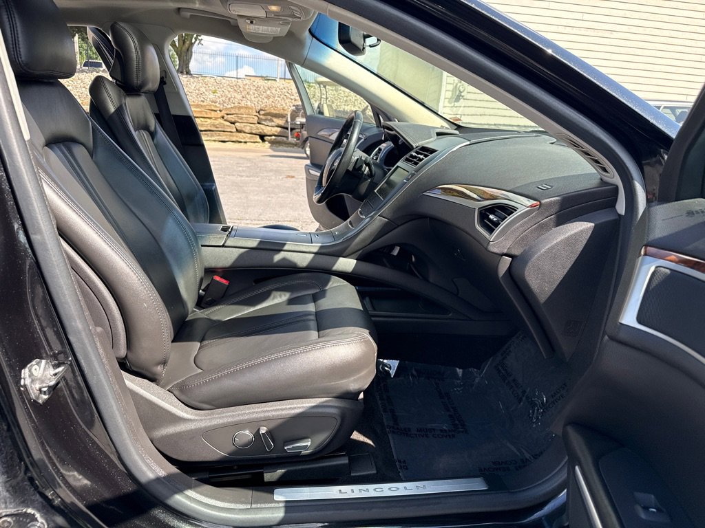 Used 2013 Lincoln MKZ FWD image 12