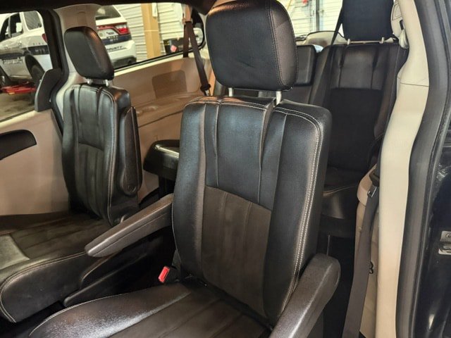 Certified 2020 Dodge Grand Caravan SXT FWD image 32