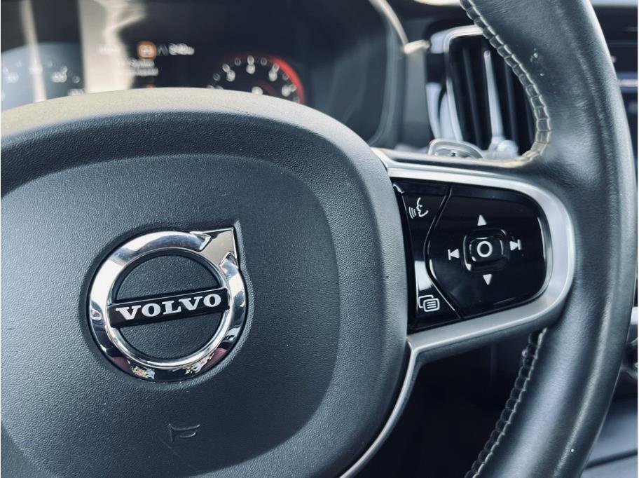 Used 2019 Volvo S60 T5 R-Design image 18