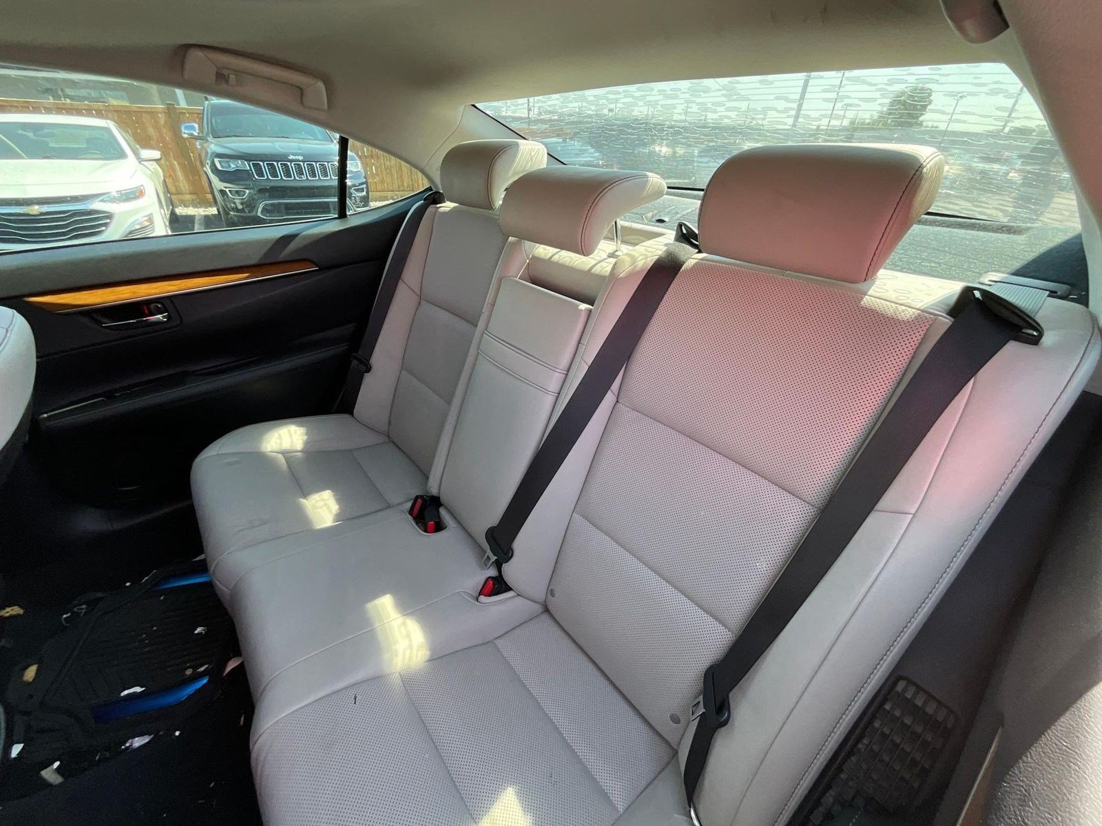 Used 2015 Lexus ES 300h w/ Premium Package w/Bamboo Trim FWD image 20