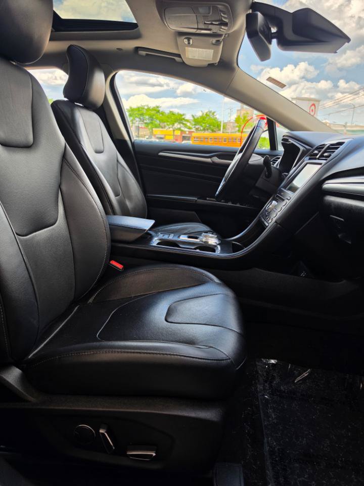 Used 2019 Ford Fusion Energi Titanium FWD image 14