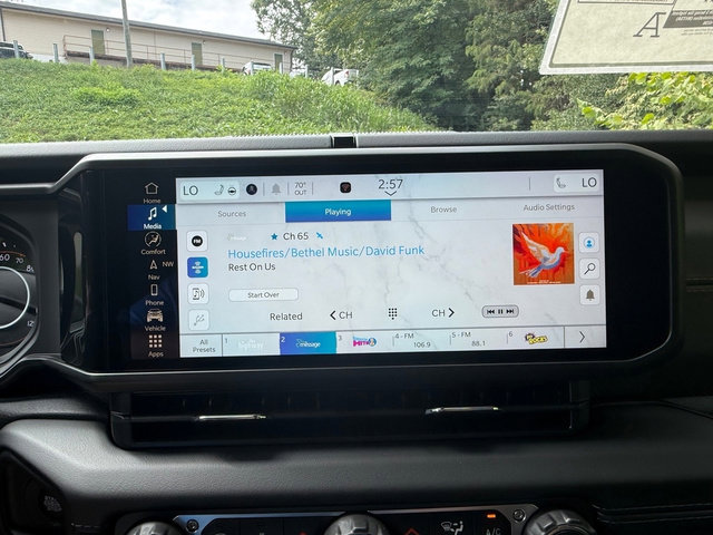 New 2025 Jeep Gladiator Mojave image 25