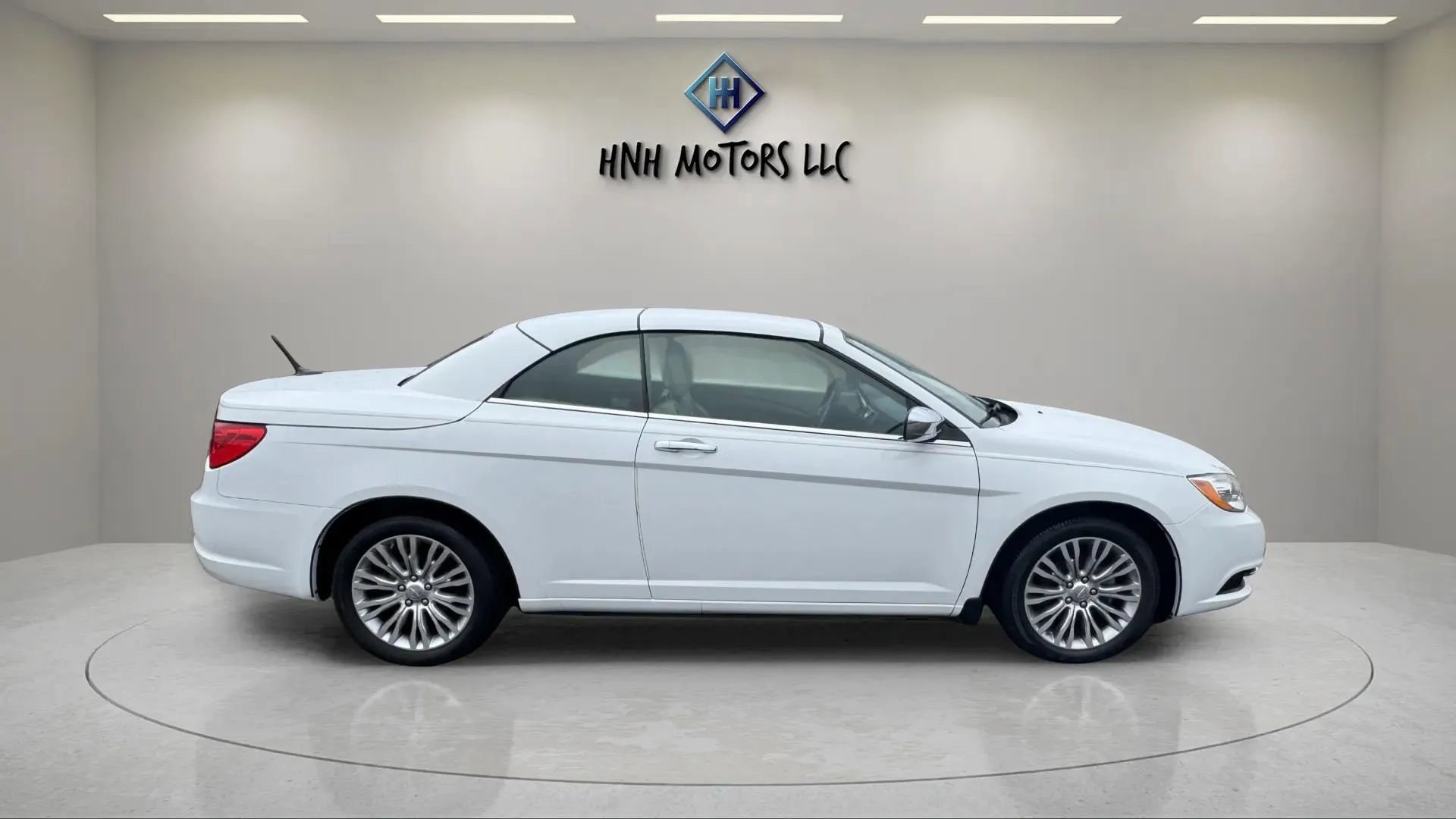 Used 2013 Chrysler 200 Limited image 6