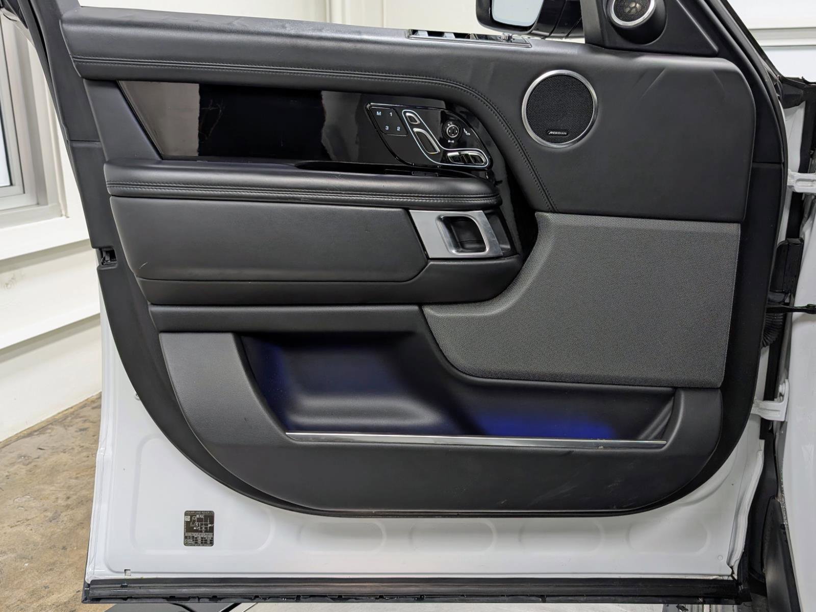 Used 2019 Land Rover Range Rover Autobiography image 13