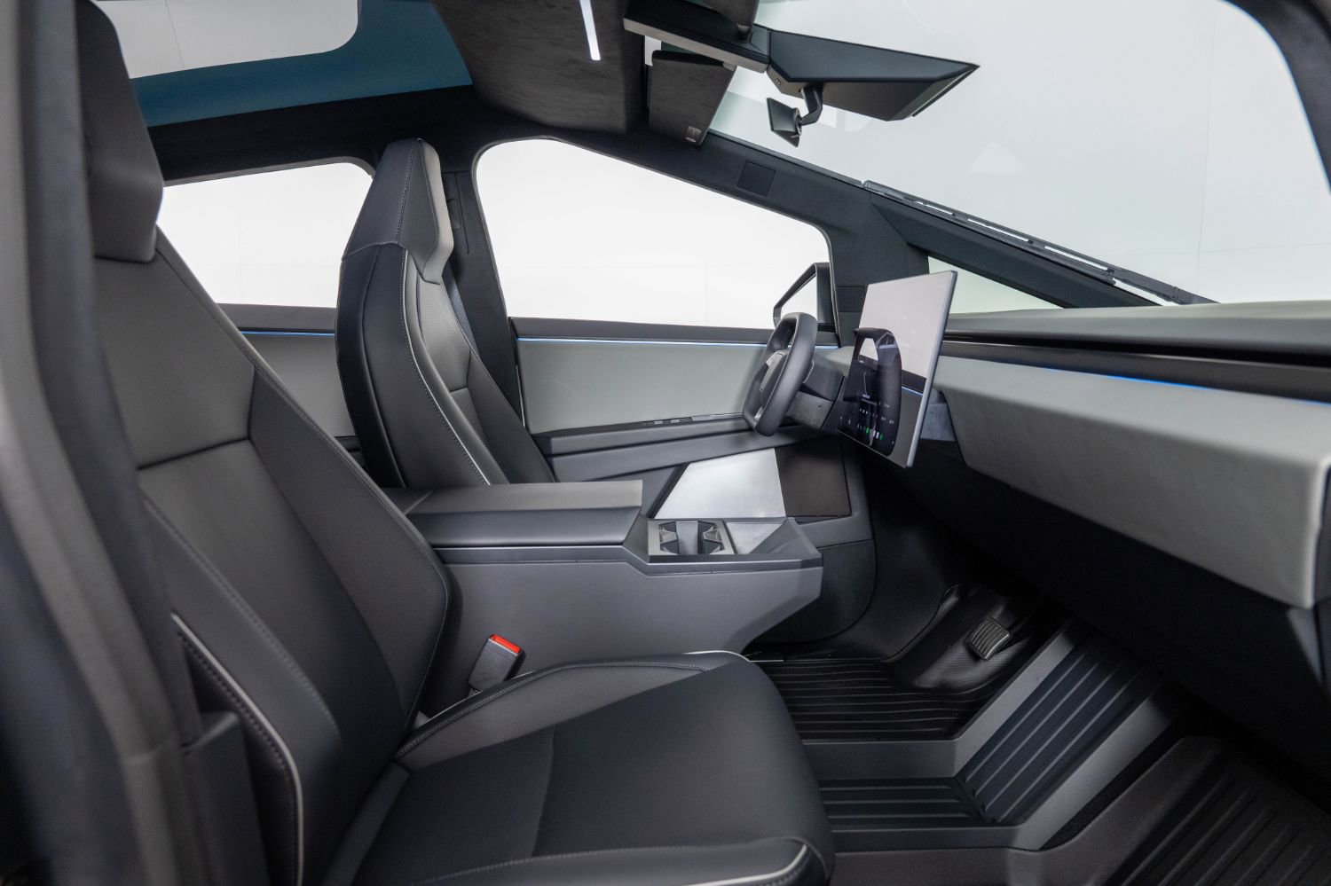 Used 2024 Tesla Cybertruck AWD Crew Cab image 26