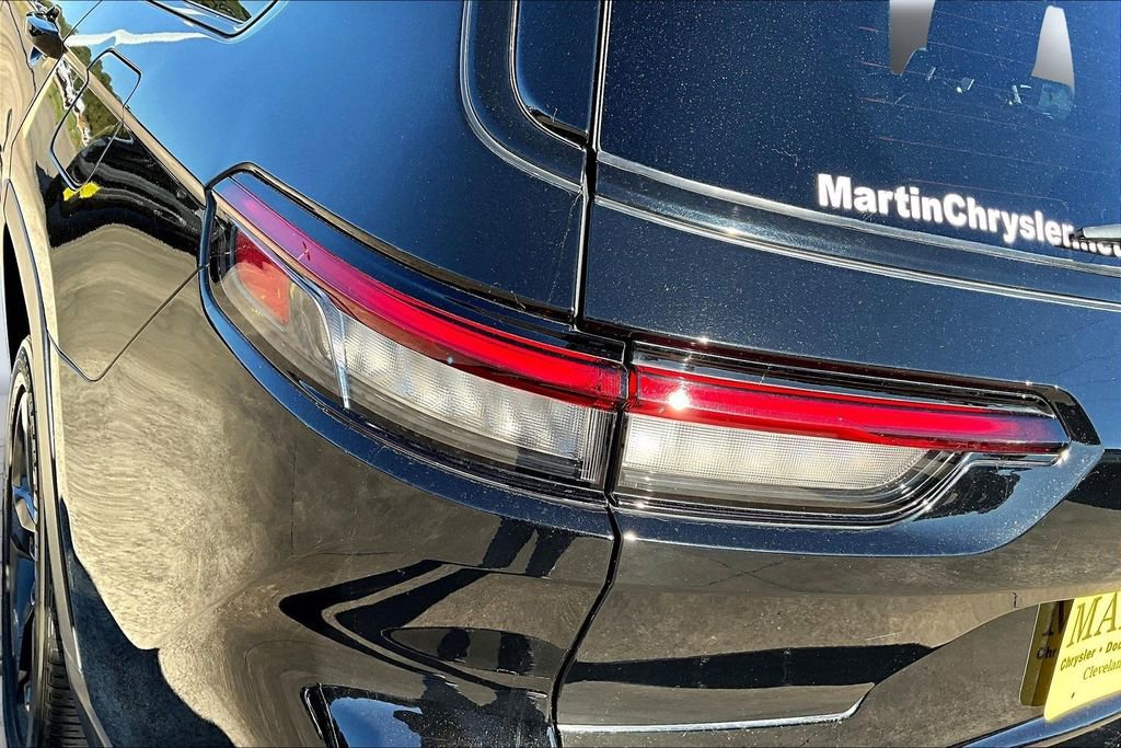 Used 2024 Jeep Grand Cherokee L Altitude image 31