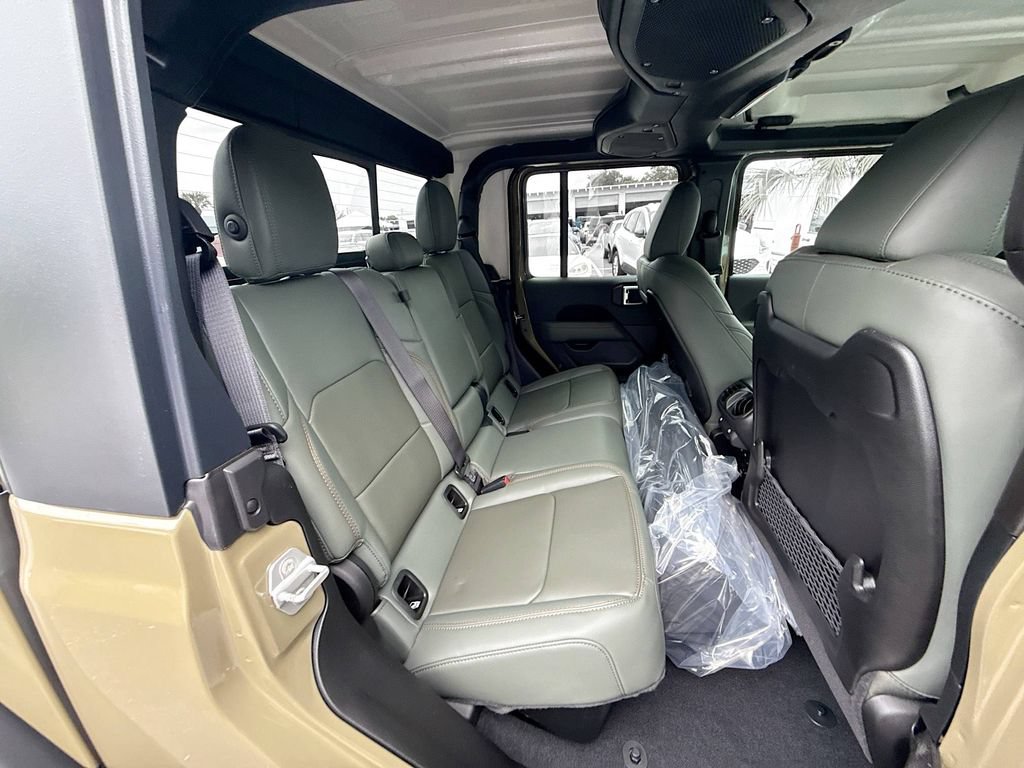 Used 2025 Jeep Gladiator Mojave w/ Safety Group AWD/4WD image 31